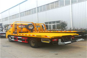 前郭尔罗斯附近拖车救援搭电